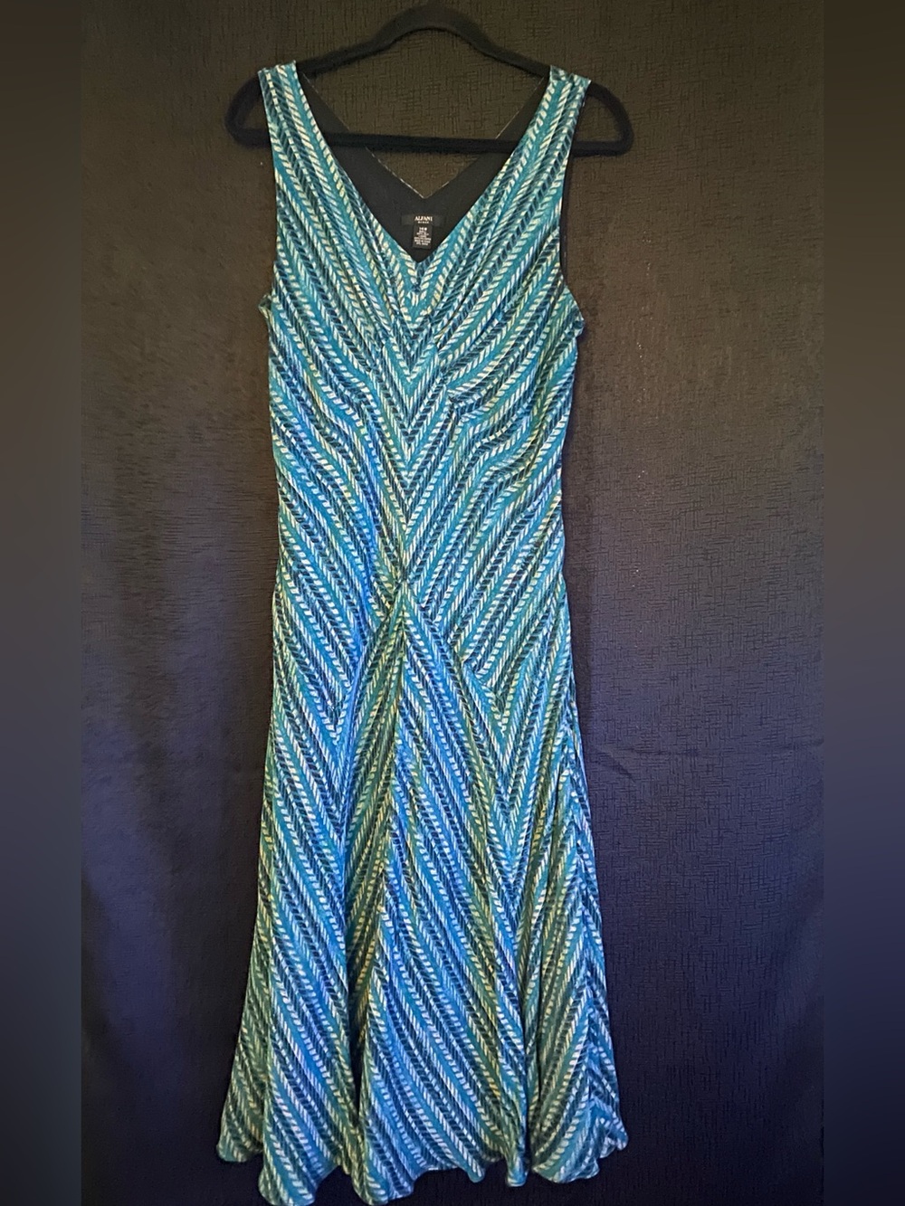 Alfani - Sleeveless V-Neck Teal, Black, & Beige Patterned Maxi Dress size 14W